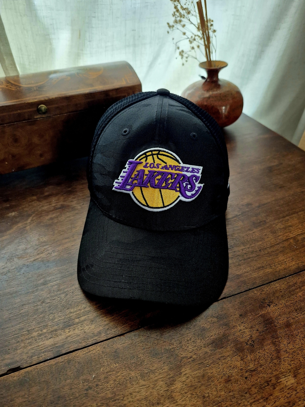 New Era Los Angeles Lakers Hat with Classic Embroidered  Logo-